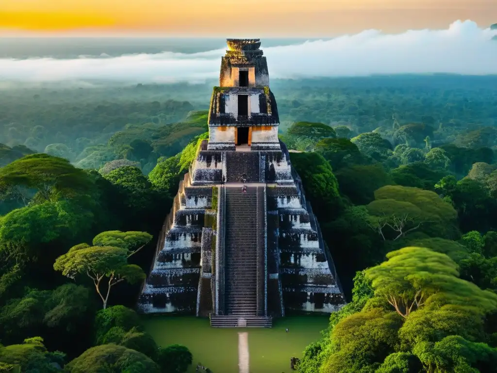 Alineaciones astronómicas en Tikal: Majestuosa pirámide maya en el atardecer vibrante