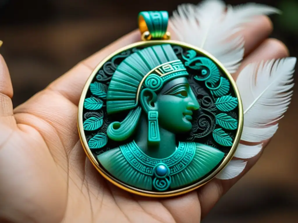 Alquimia maya en creación joyas: Detalles exquisitos de un colgante de jade con la figura de K'inich Janaab' Pakal