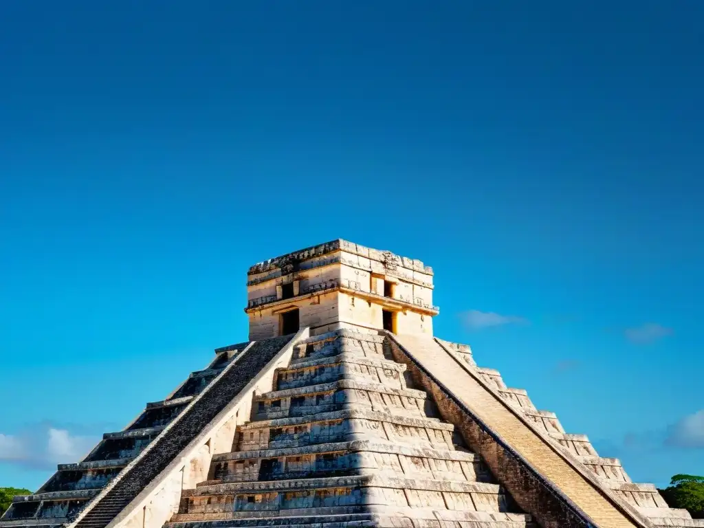 Detallada imagen de la antigua observatorio astronómico maya en Chichén Itzá, destacando técnicas astrónomos mayas educación turismo