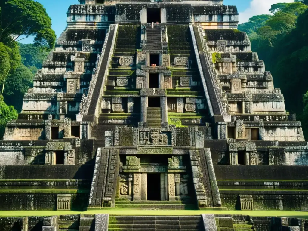 Detalles intrincados de un portal de piedra en la ciudad maya de Tikal, resaltando su significado cultural