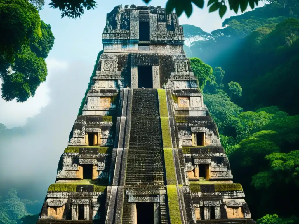 Detalles y jeroglíficos en templo maya de Tikal: significados ocultos arquitectura maya