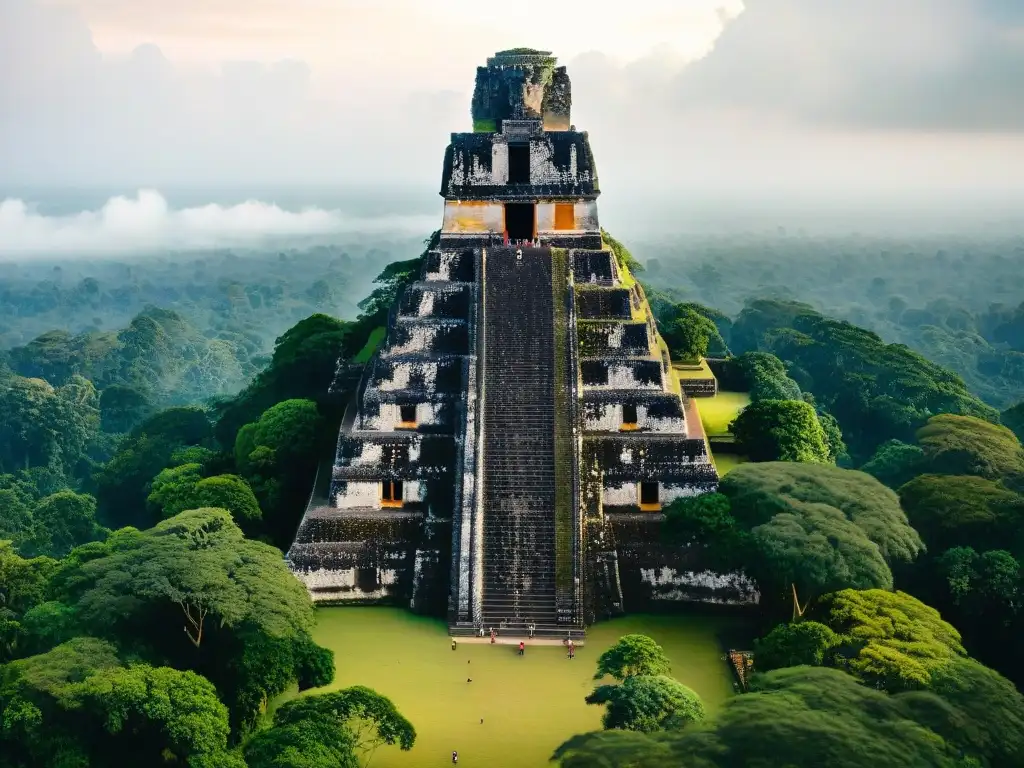 Explora la majestuosidad de Temple I en Tikal, resaltando la cultura maya y la belleza de la selva