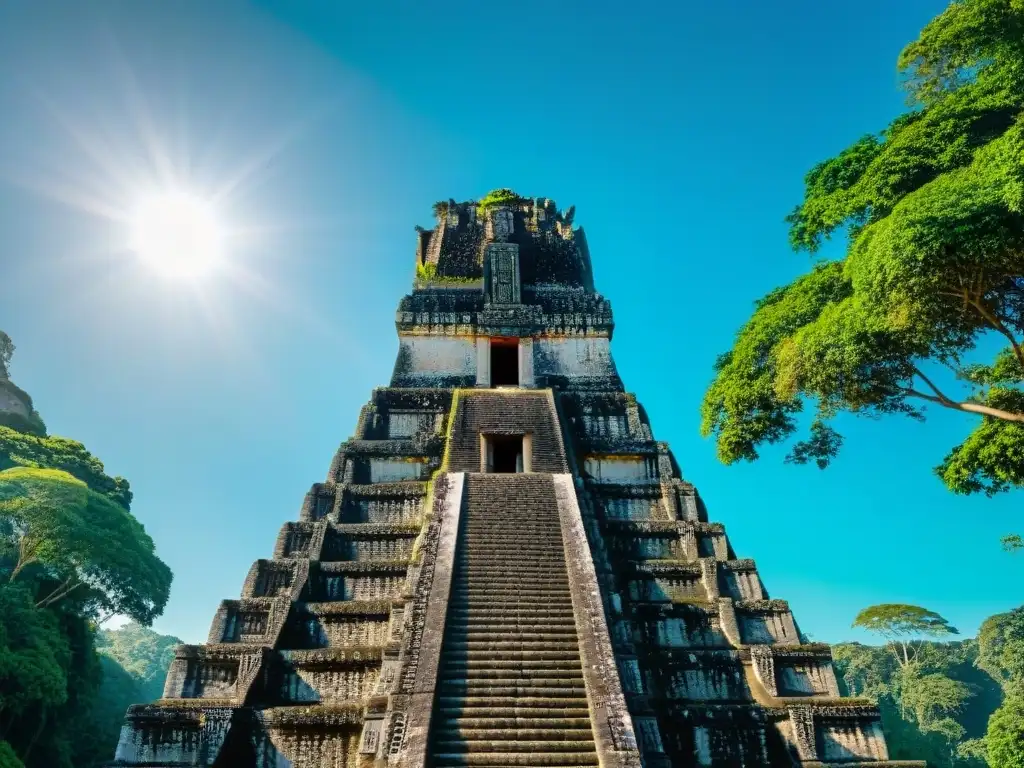 Ruinas maya en Tikal con detalladas carvings y selva exuberante al fondo